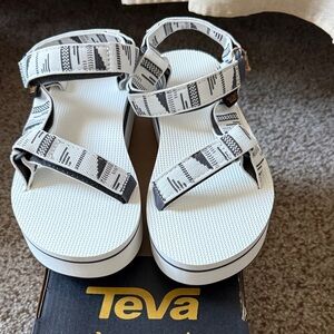 Teva Monochrome White and Black Patterned Sandals Size 7 NIB